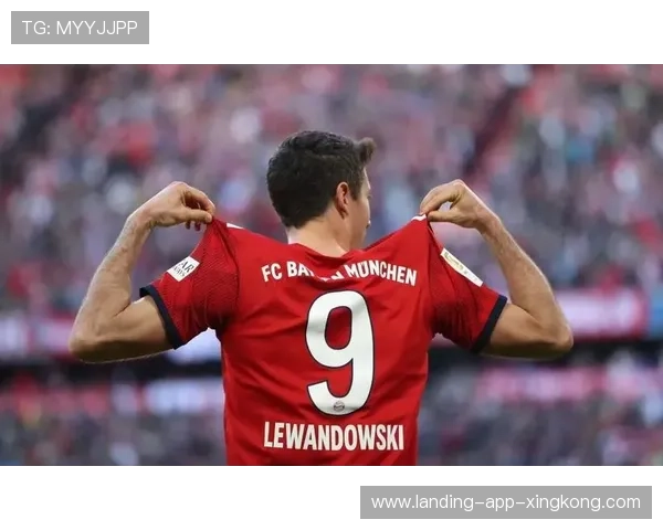 拜仁莱万续约与转会传闻同台上演：豪门风云再起引发轰动