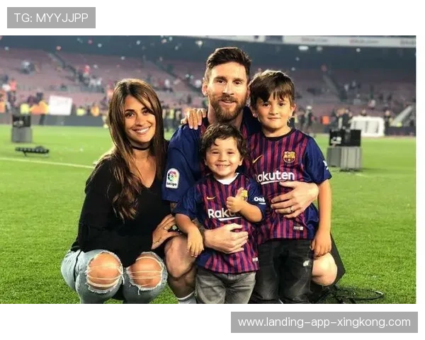 梅西举高儿子庆祝惹全网尖叫：足球巨星背后温情时刻