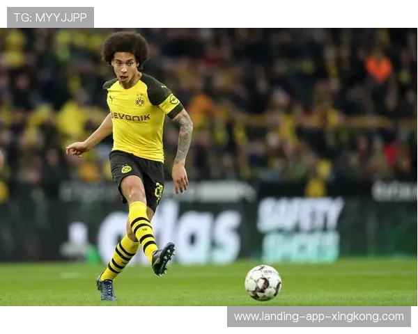 德甲多特迅速换位,前锋完成致命一击