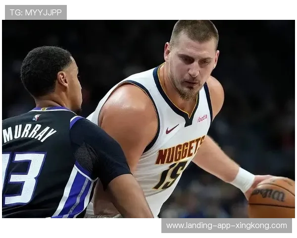 约基奇篮下转身秀脚步，掘金继续进攻连贯