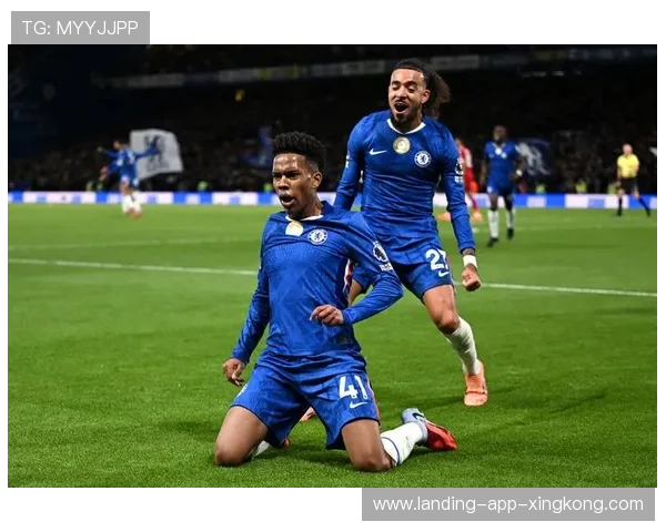 切尔西新援连续成功过人，引发斯坦福桥轰鸣掌声